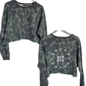 Barry's Camo Cropped Sweatshirt Large Green Gray Graphic Star Back Raw Hem